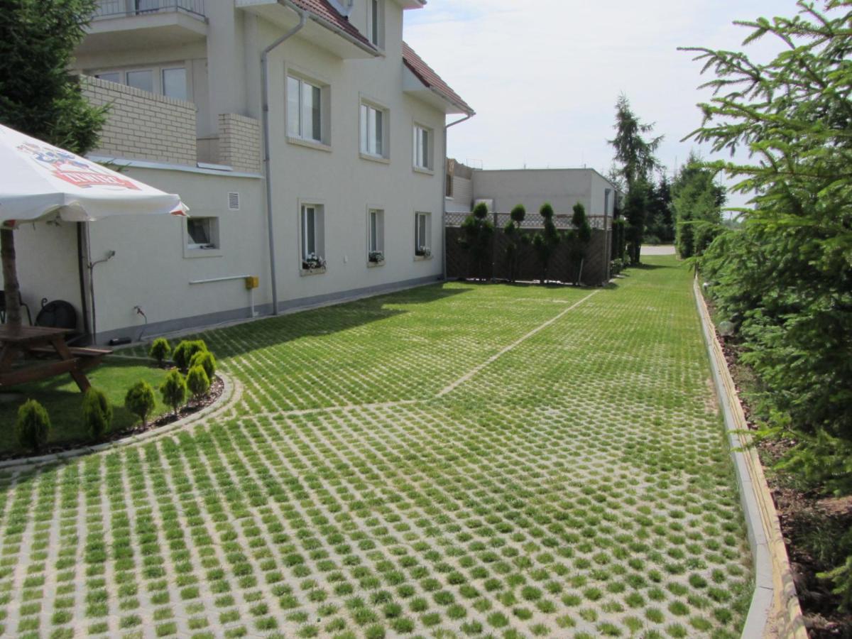 Pokoj Vivat Mierzyn  外观 照片